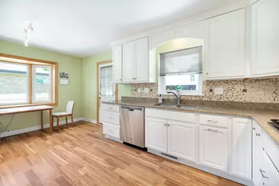 913 S Mitchell Avenue, Elmhurst, IL 60126 - Photo 5