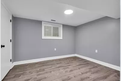 2424 W Hollywood Avenue #3, Chicago, IL 60659 - Photo 11