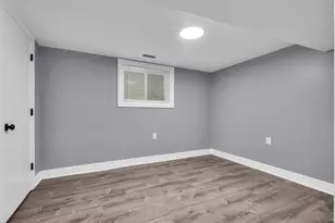 2424 W Hollywood Ave, Chicago, IL 60659 - Photo 11