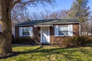 1103 37th St Ct, Moline, IL 61265 - Photo 3