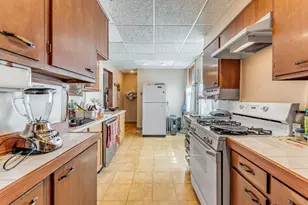 7533 N Ridge Blvd, Chicago, IL 60645 - Photo 11
