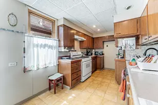 7533 N Ridge Blvd, Chicago, IL 60645 - Photo 9