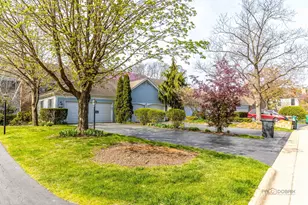 851 Sutton Ct, Lincolnshire, IL 60069 - Photo 1