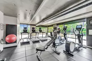 1960 N Lincoln Park West Ave, Chicago, IL 60614 - Photo 19