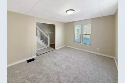 407 E Winneshiek Street, Freeport, IL 61032 - Photo 11