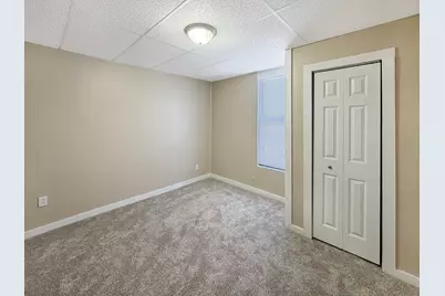 407 E Winneshiek Street, Freeport, IL 61032 - Photo 9