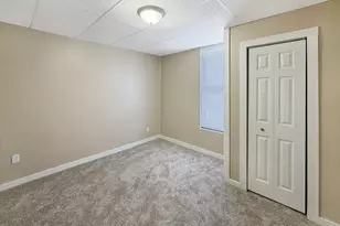 407 E Winneshiek St, Freeport, IL 61032 - Photo 9