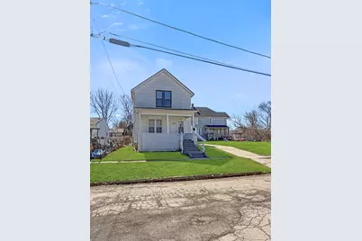 407 E Winneshiek Street, Freeport, IL 61032 - Photo 1