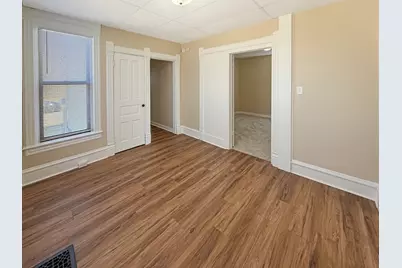 407 E Winneshiek Street, Freeport, IL 61032 - Photo 7