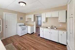 407 E Winneshiek St, Freeport, IL 61032 - Photo 3