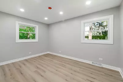 92 N Airlite Street, Elgin, IL 60123 - Photo 9