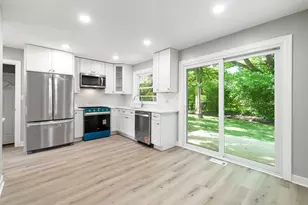 92 N Airlite St, Elgin, IL 60123 - Photo 5