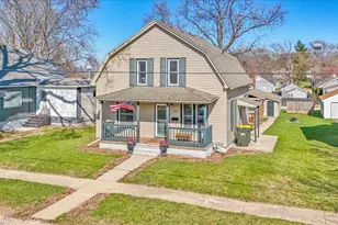 122 N Stott St, Genoa, IL 60135 - Photo 3