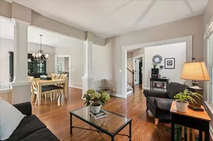 676 Framingham Ct, Gurnee, IL 60031 - Photo 7