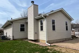 2409 Chestnut Ln, Morris, IL 60450 - Photo 5