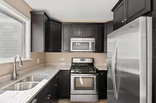 371 Le Parc Cir, Buffalo Grove, IL 60089 - Photo 7