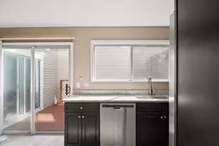 371 Le Parc Cir, Buffalo Grove, IL 60089 - Photo 9