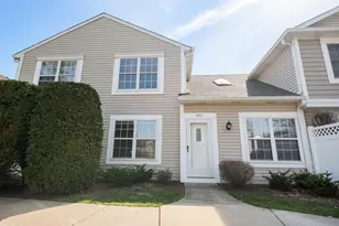 371 Le Parc Cir, Buffalo Grove, IL 60089 - Photo 1