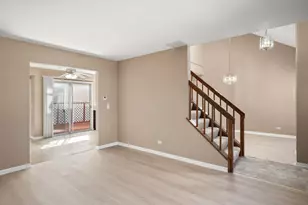 371 Le Parc Cir, Buffalo Grove, IL 60089 - Photo 3