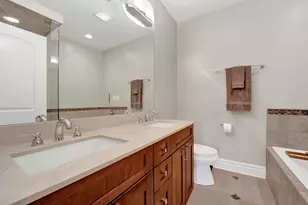 1625 W Catalpa Ave, Chicago, IL 60640 - Photo 17