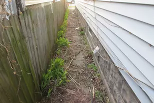 10011 S Exchange Ave, Chicago, IL 60617 - Photo 13