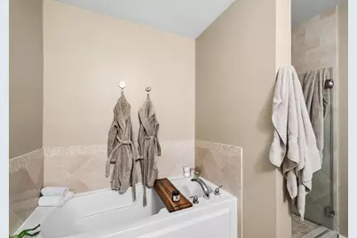 500 W Superior Street #813, Chicago, IL 60654 - Photo 15