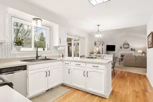 1172 Hummingbird Ln, Grayslake, IL 60030 - Photo 9