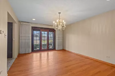 4319 Phyllis Drive, Northbrook, IL 60062 - Photo 5