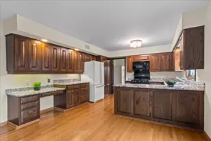 4319 Phyllis Dr, Northbrook, IL 60062 - Photo 7