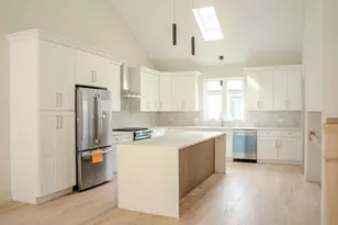 8041 S 85th Ct, Justice, IL 60458 - Photo 3