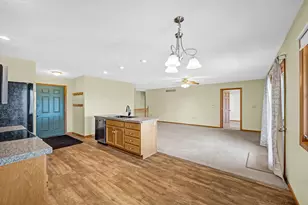 109 E Lake Ct, Atlanta, IL 61723 - Photo 9