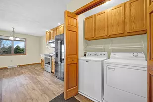 109 E Lake Ct, Atlanta, IL 61723 - Photo 11