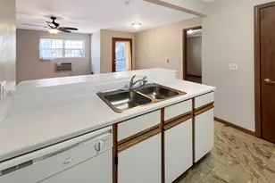 1524 W Sand Bar Ct, Round Lake, IL 60073 - Photo 9