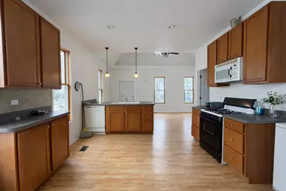 255 Bartlett Place, Elgin, IL 60120 - Photo 5