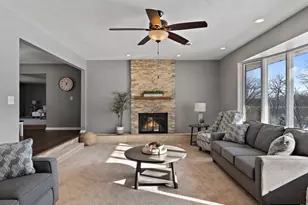 8210 Ridgewood Rd, Rock Island, IL 61201 - Photo 11