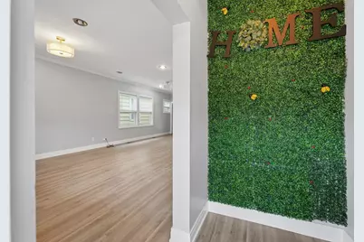 8224 S Saginaw Avenue, Chicago, IL 60617 - Photo 15