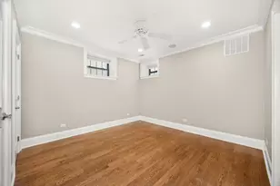 842 W Belle Plaine Ave, Chicago, IL 60613 - Photo 9