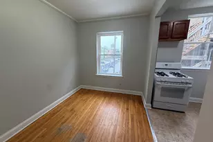 2006 W Jarvis Ave, Chicago, IL 60645 - Photo 5