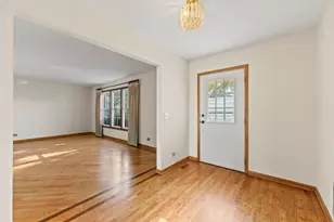 62 E Fox Hill Dr, Buffalo Grove, IL 60089 - Photo 3