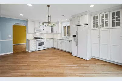 560 Hunter Road, Wilmette, IL 60091 - Photo 9