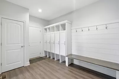 6900 Grover Station, Bettendorf, IA 52722 - Photo 17