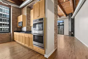 525 W Superior St, Chicago, IL 60654 - Photo 9