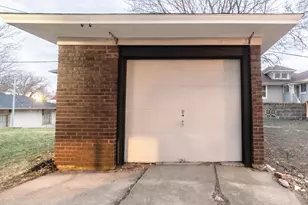 489 Division St, Elgin, IL 60120 - Photo 37