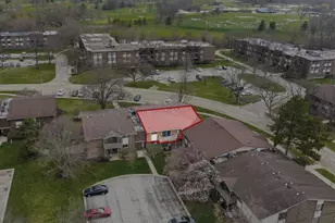 471 Raintree Ct, Glen Ellyn, IL 60137 - Photo 3