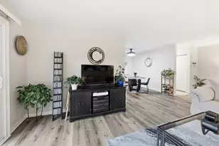 471 Raintree Ct, Glen Ellyn, IL 60137 - Photo 9