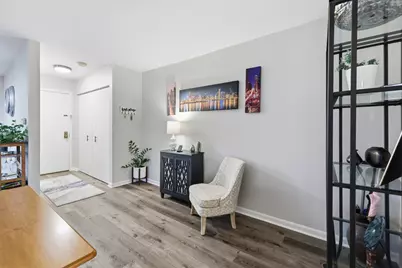 471 Raintree Court #2B, Glen Ellyn, IL 60137 - Photo 5