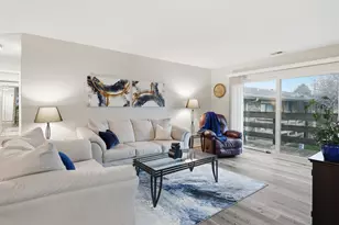 471 Raintree Ct, Glen Ellyn, IL 60137 - Photo 7