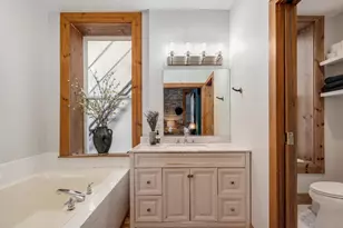 1702 W Erie St, Chicago, IL 60622 - Photo 13