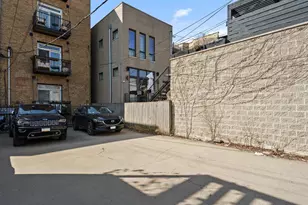 1702 W Erie St, Chicago, IL 60622 - Photo 17