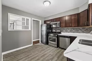 815 W 187th St, Glenwood, IL 60425 - Photo 3